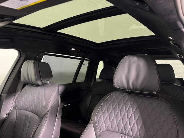 2026 BMW X7 M60i Image 15 of 37