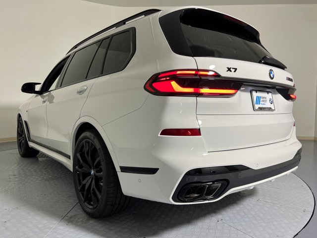 2026 BMW X7 M60i Image 6 of 37