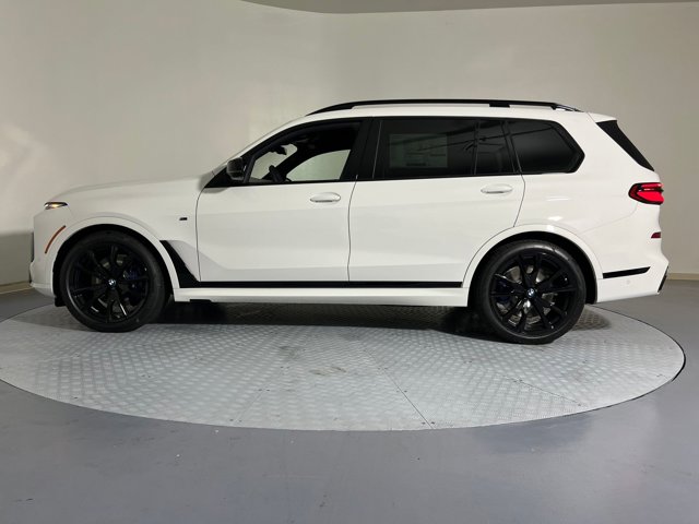 2026 BMW X7 M60i Image 8 of 37