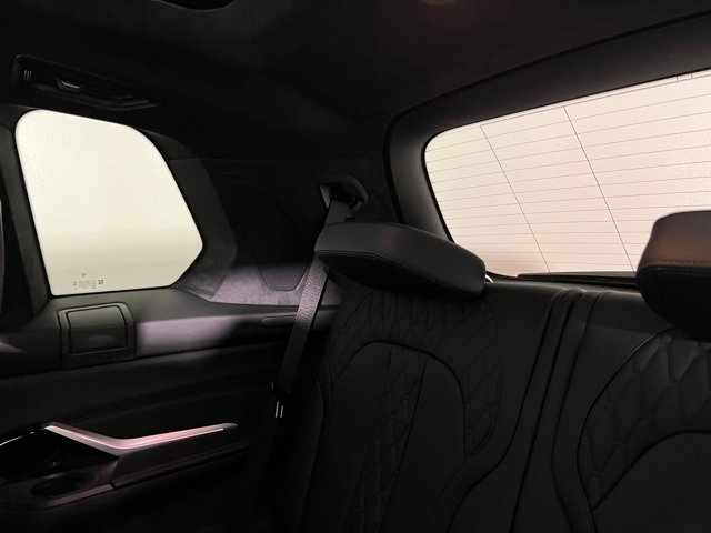 2026 BMW X7 M60i Image 14 of 37