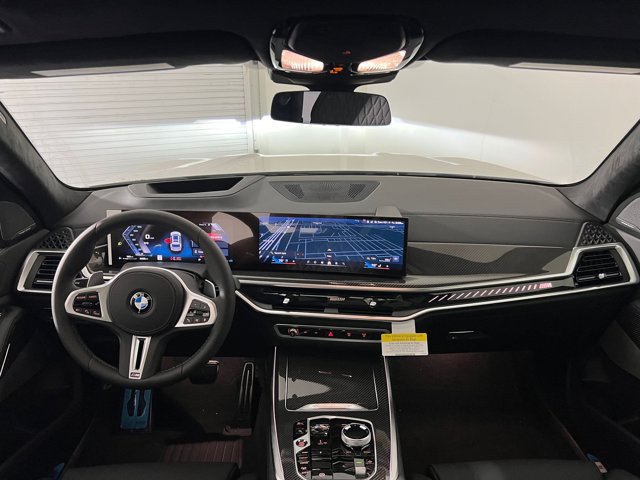2026 BMW X7 M60i Image 16 of 37