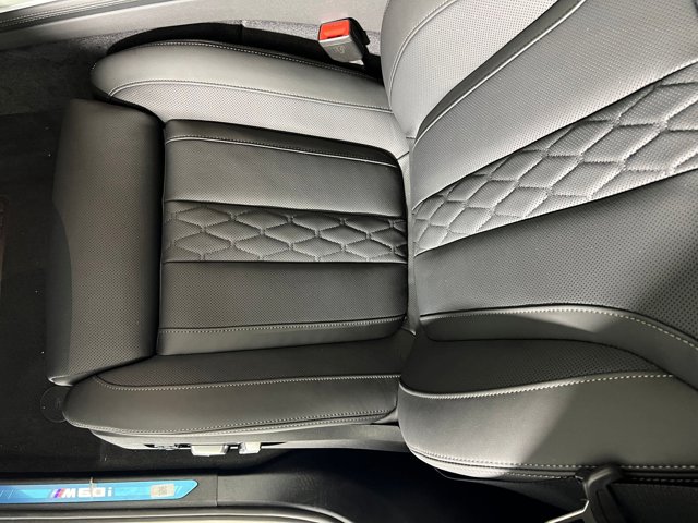 2026 BMW X7 M60i Image 32 of 37