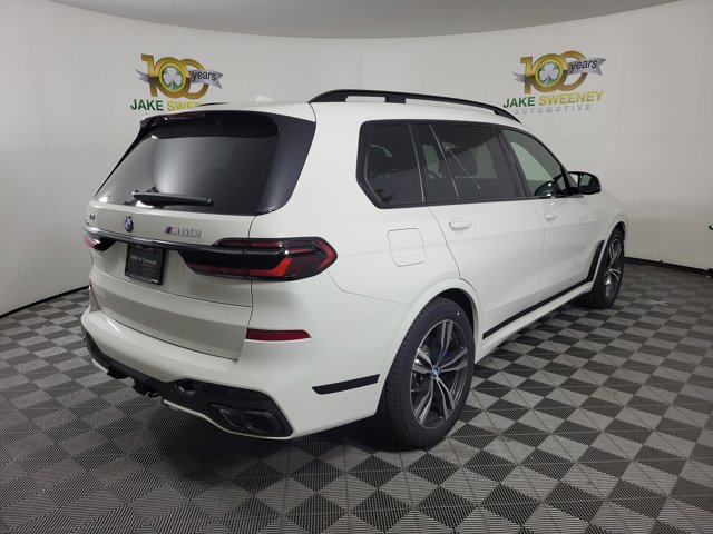 2026 BMW X7 M60i Image 5 of 26
