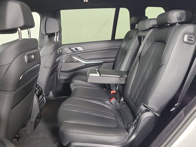 2026 BMW X7 M60i Image 11 of 26