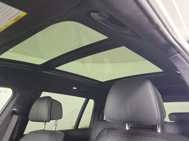 2026 BMW X7 M60i Image 12 of 26
