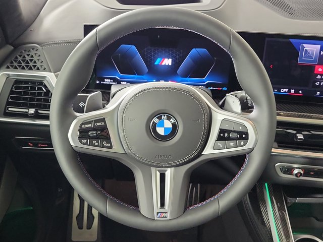 2026 BMW X7 M60i Image 15 of 26