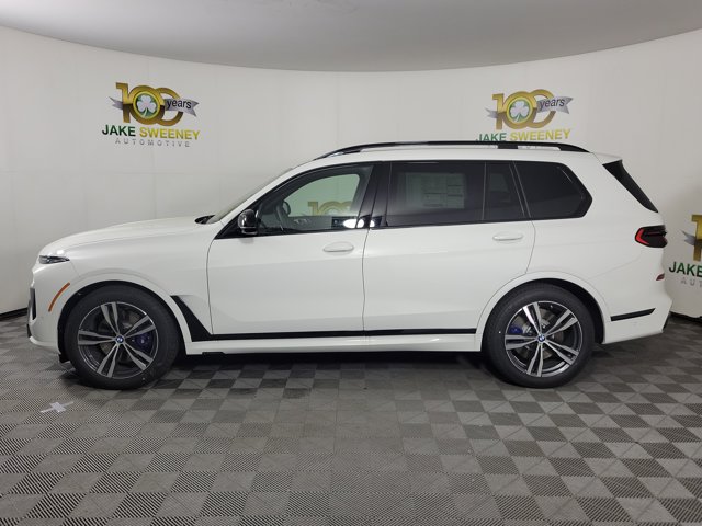 2026 BMW X7 M60i Image 8 of 26