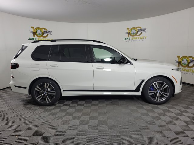 2026 BMW X7 M60i Image 4 of 26