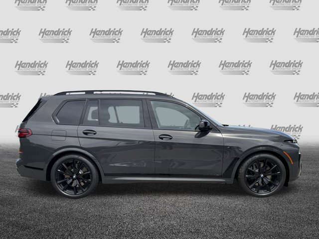 2026 BMW X7 M60i Image 5 of 37