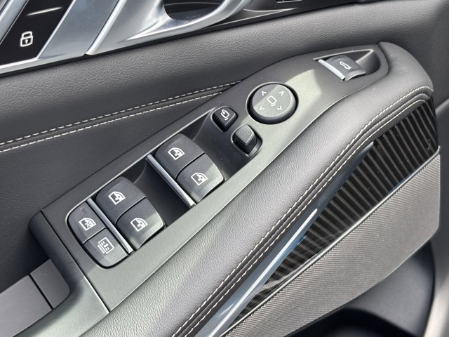 2026 BMW X7 M60i Image 30 of 37