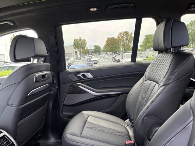 2026 BMW X7 M60i Image 15 of 37