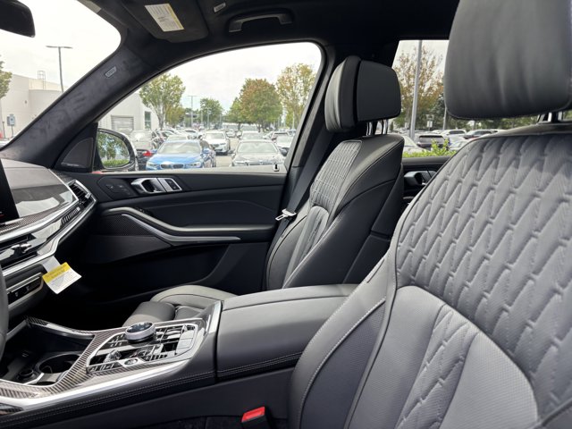 2026 BMW X7 M60i Image 16 of 37