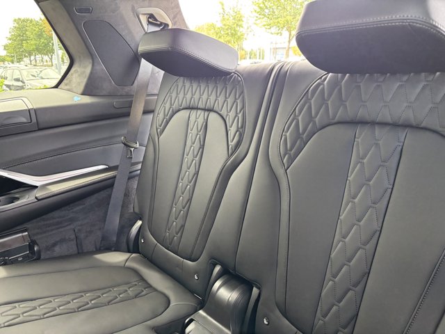 2026 BMW X7 M60i Image 13 of 37