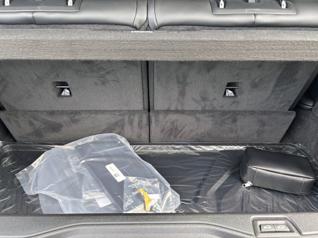 2026 BMW X7 M60i Image 11 of 37