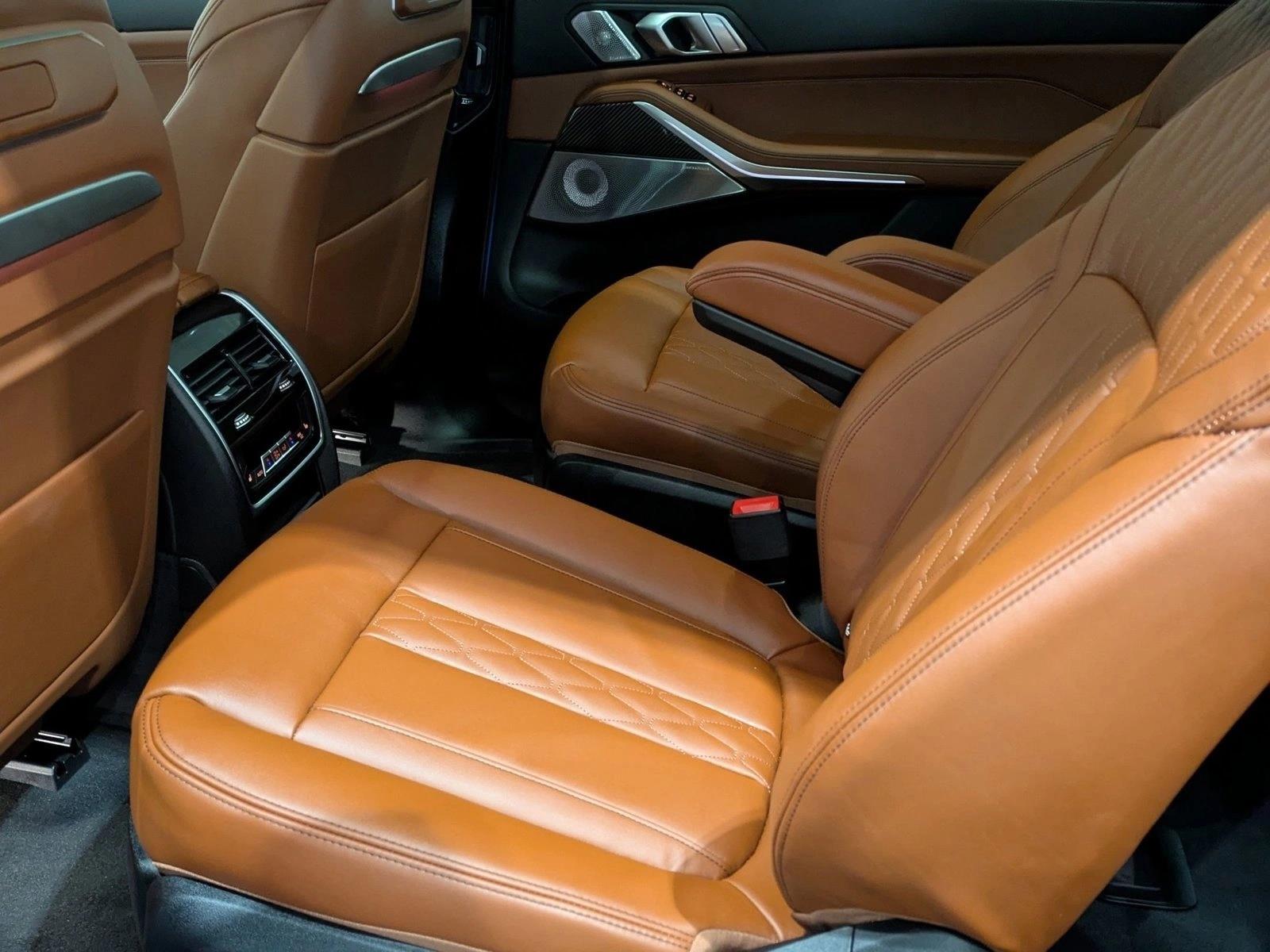 2026 BMW X7 M60i Image 10 of 19