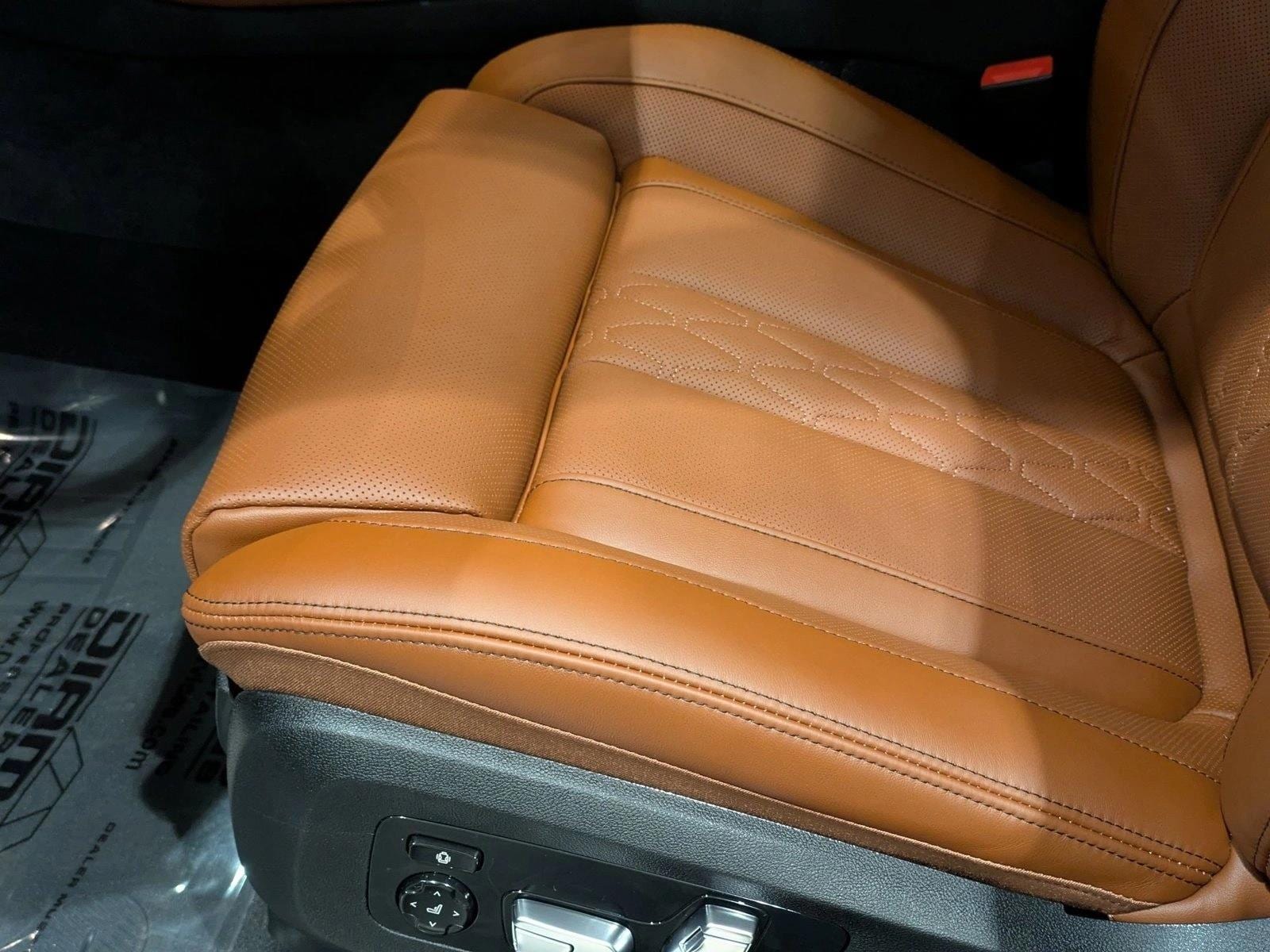 2026 BMW X7 M60i Image 17 of 19