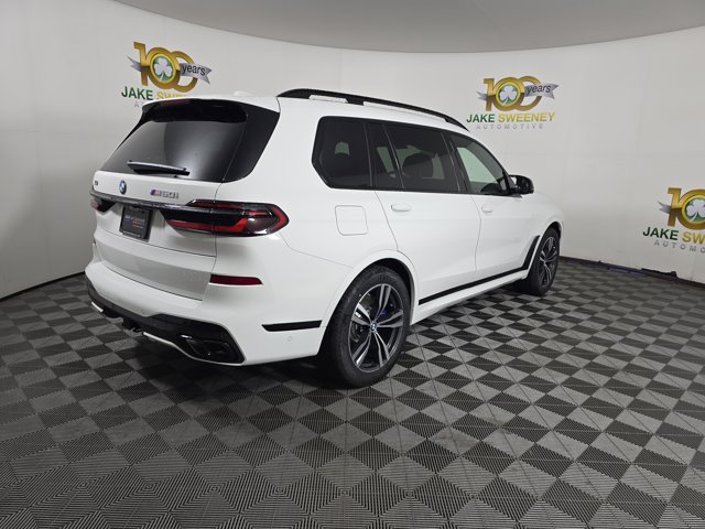 2026 BMW X7 M60i Image 5 of 26