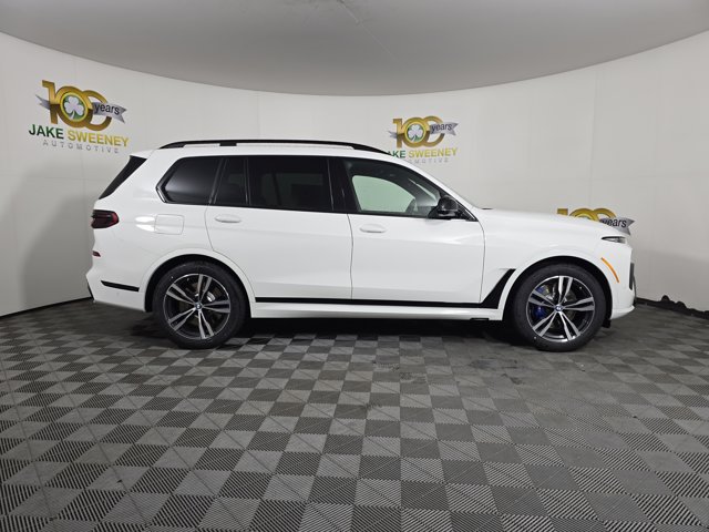 2026 BMW X7 M60i Image 4 of 26