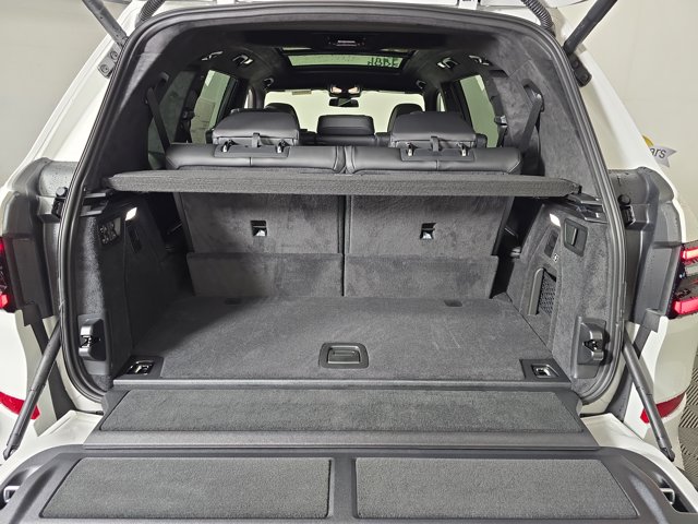 2026 BMW X7 M60i Image 9 of 26