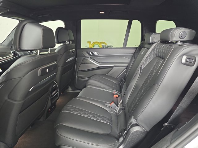 2026 BMW X7 M60i Image 10 of 26