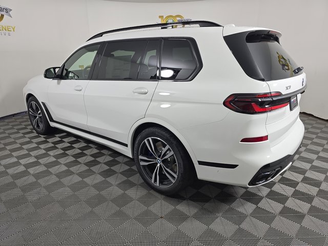 2026 BMW X7 M60i Image 7 of 26