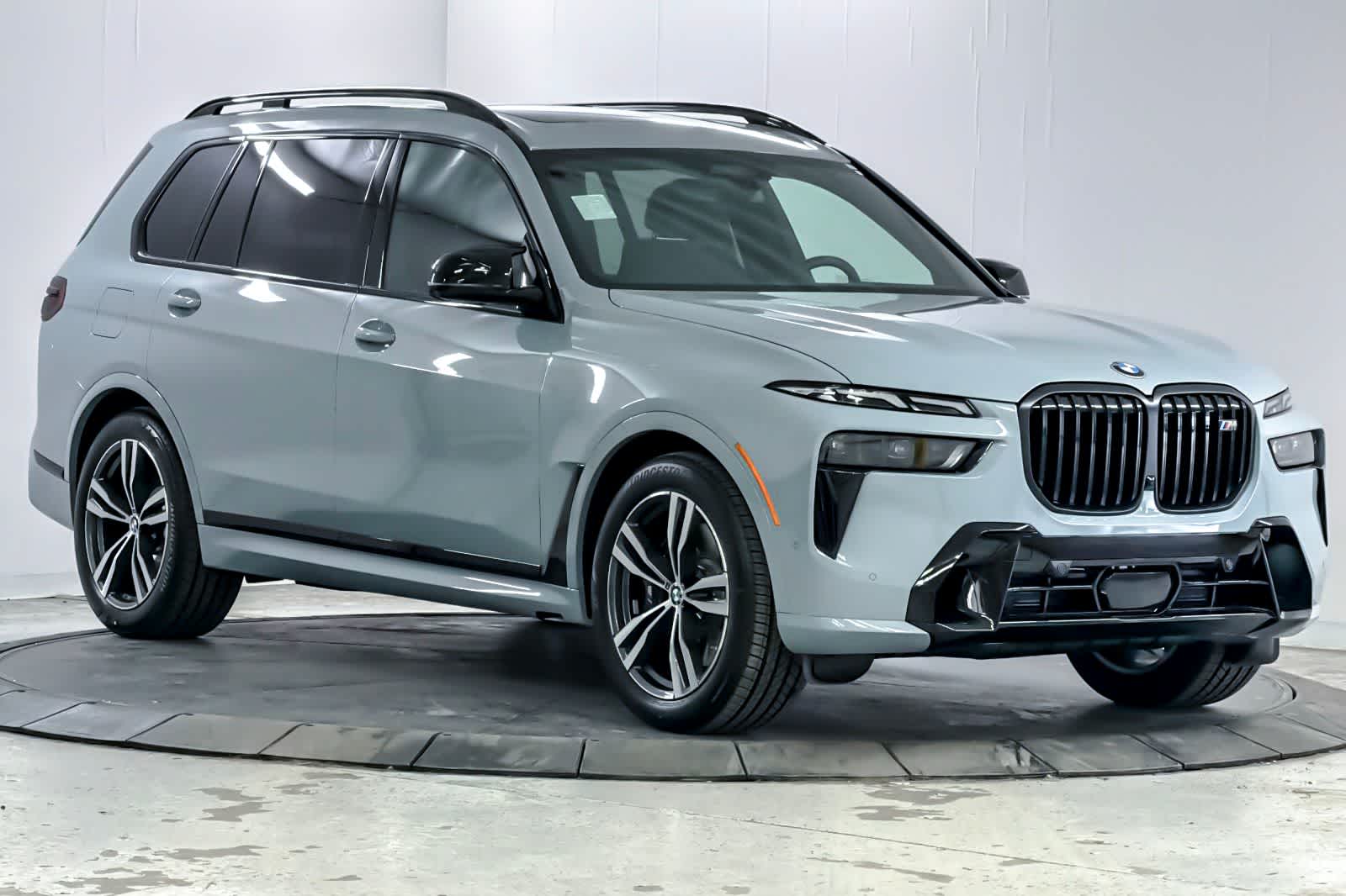 2026 BMW X7 M60i Image 3 of 27