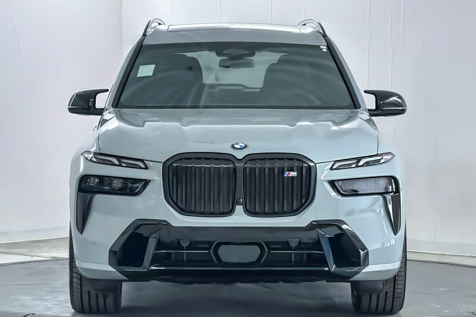 2026 BMW X7 M60i Image 2 of 27