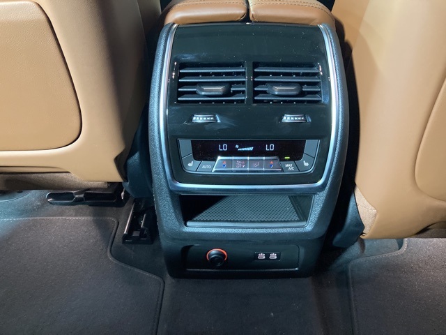Vehicle image 27 of 40