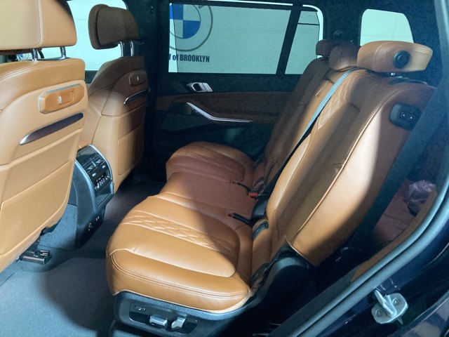 Vehicle image 26 of 40
