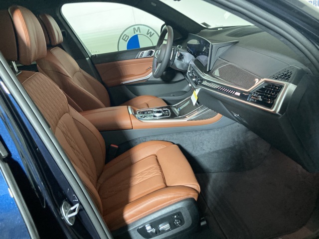 Vehicle image 37 of 40