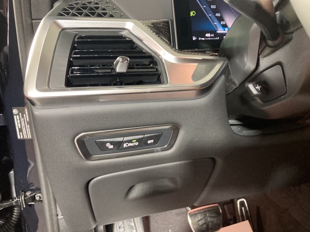 Vehicle image 22 of 40