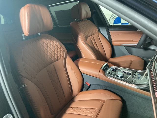 Vehicle image 38 of 40