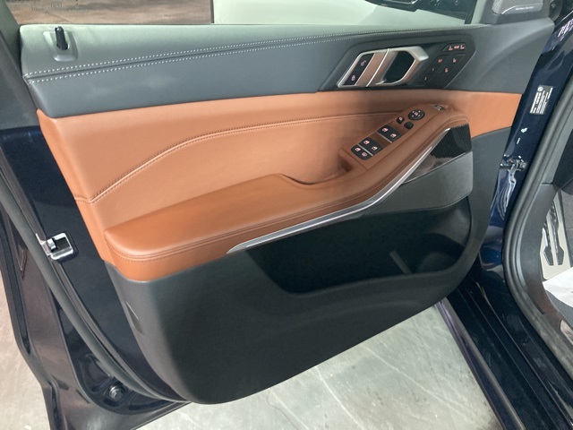 Vehicle image 12 of 40