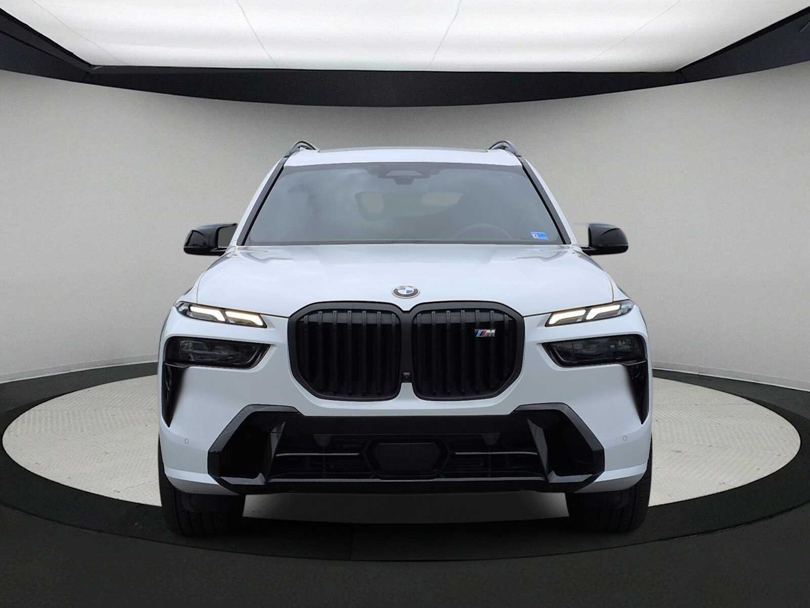 2026 BMW X7 M60i Image 3 of 39