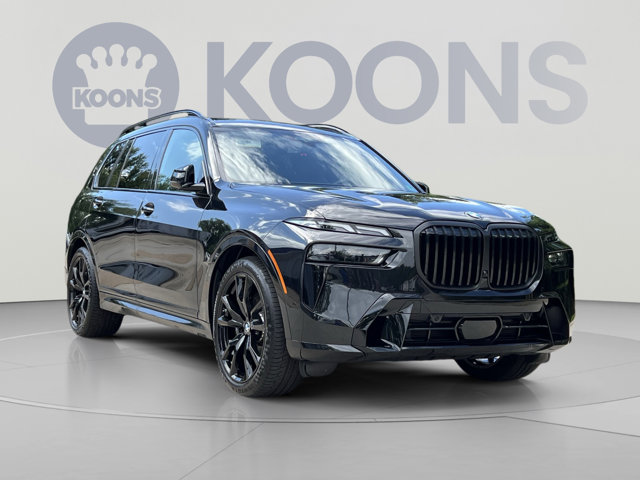 2026 BMW X7 xDrive40i Image 2 of 39