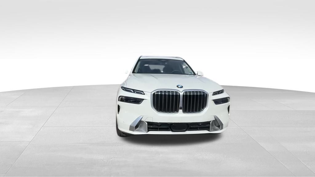 2026 BMW X7 xDrive40i Image 2 of 28
