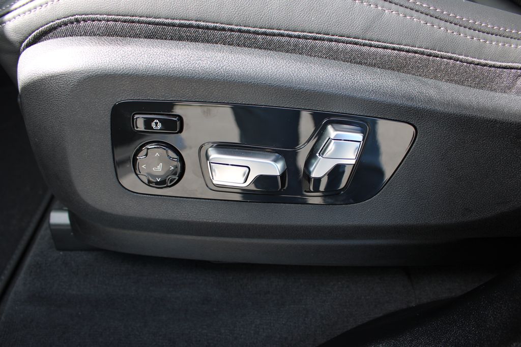 2026 BMW X7 xDrive40i Image 43 of 56