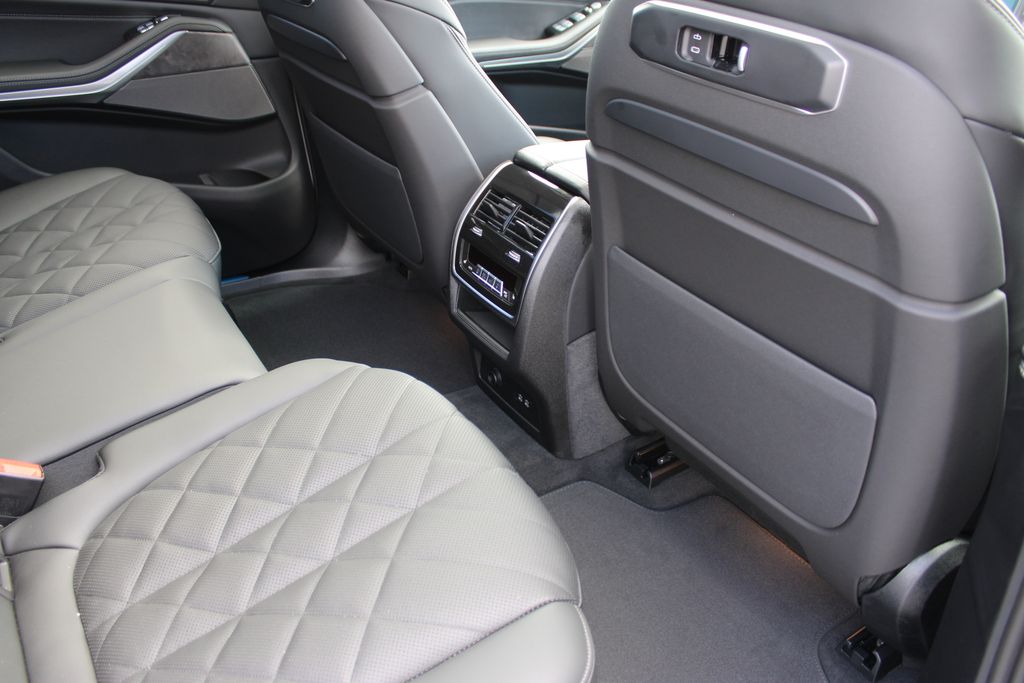 2026 BMW X7 xDrive40i Image 25 of 56