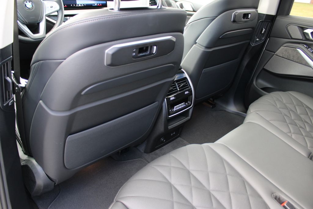 2026 BMW X7 xDrive40i Image 47 of 56