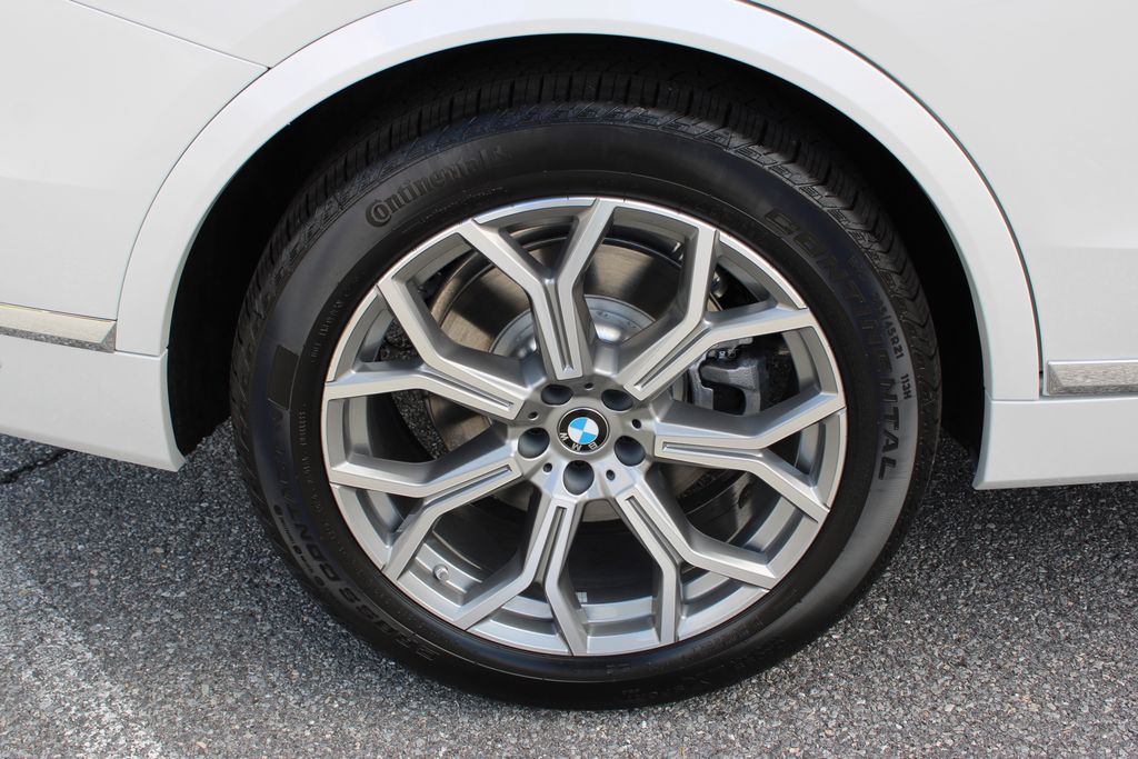 2026 BMW X7 xDrive40i Image 12 of 56