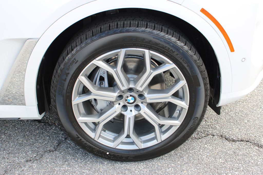 2026 BMW X7 xDrive40i Image 14 of 56