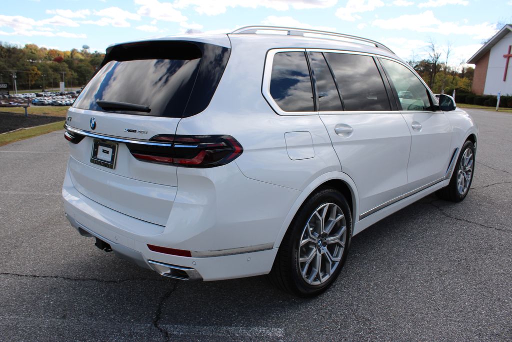 2026 BMW X7 xDrive40i Image 7 of 56