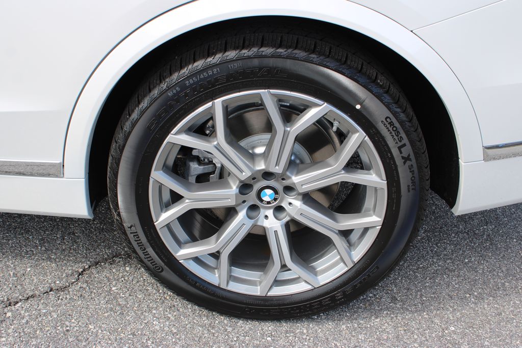 2026 BMW X7 xDrive40i Image 15 of 56