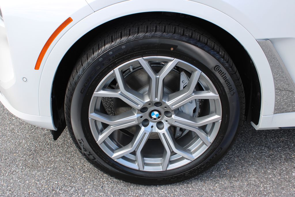 2026 BMW X7 xDrive40i Image 13 of 56