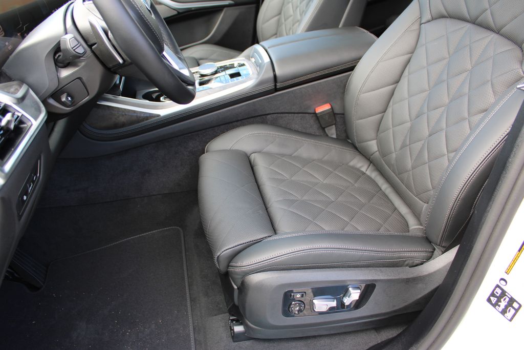 2026 BMW X7 xDrive40i Image 23 of 56
