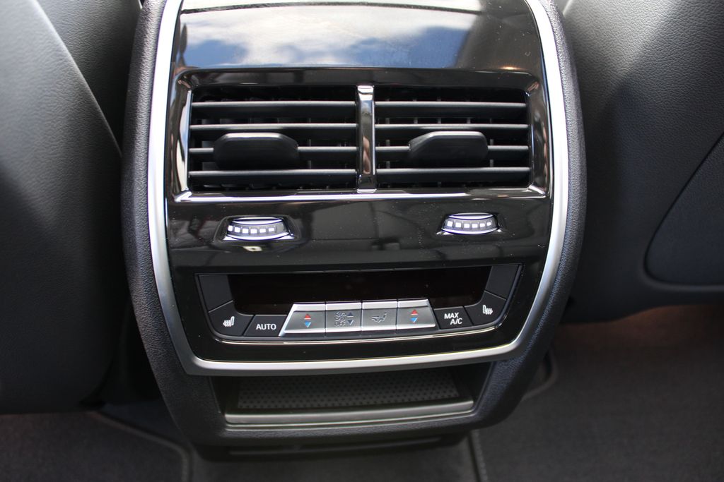 2026 BMW X7 xDrive40i Image 40 of 56