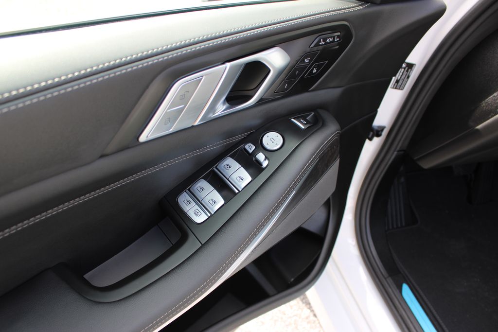 2026 BMW X7 xDrive40i Image 36 of 56