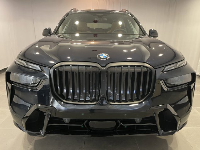 2026 BMW X7 xDrive40i Image 2 of 8