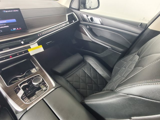 2026 BMW X7 xDrive40i Image 24 of 25