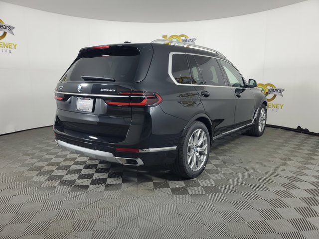 2026 BMW X7 xDrive40i Image 5 of 25